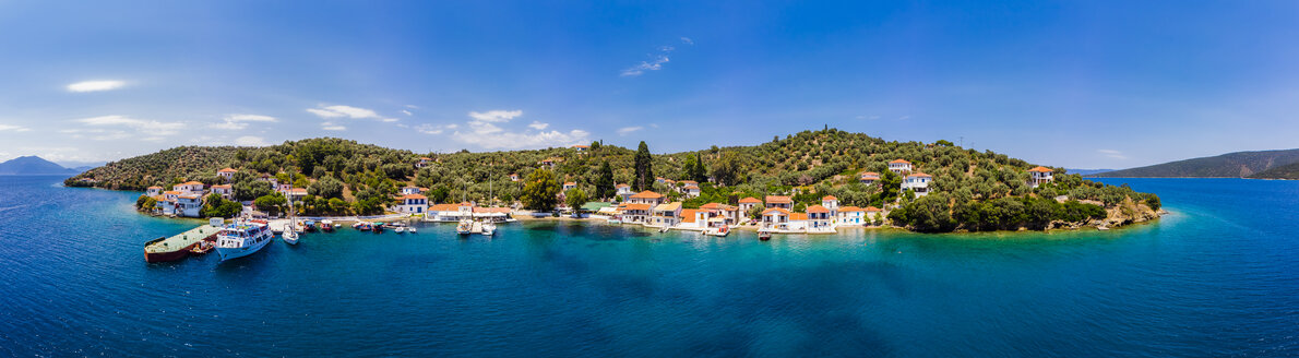 Griechenland, Pelion, Pagasetischer Golf, Sund von Trikeri, Region Volos, Insel Pangias, Luftaufnahme der Bucht von Paleo Trikeri - AMF05896