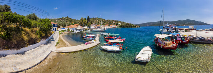 Griechenland, Pelion, Pagasetischer Golf, Sund von Trikeri, Region Volos, Insel Pangias, Luftaufnahme der Bucht von Paleo Trikeri - AMF05897