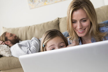 Mother and daughter looking at laptop - ISF17739