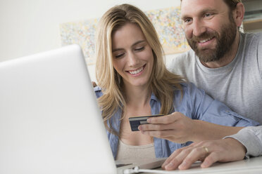 Husband with wife holding credit card - ISF17744