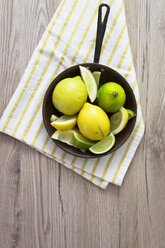 Fresh lemon in pan, overhead view - GIOF03987