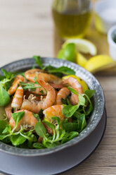 Shrimps with lamb's lettuce on plate - GIOF03992