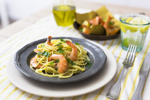 Shrimps mit Spaghetti auf Blechteller - GIOF04000