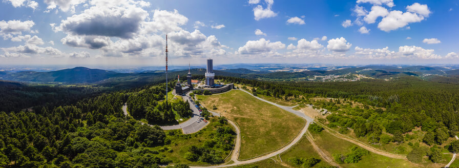 Germany, Hesse, Schmitten, Aerial view of Grosser Feldberg, aerial mast of hr and viewing tower, Oberreifenberg in the background - AMF05902