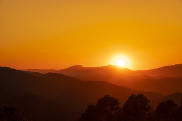 Spanien, Andalusien, Parque Natural Montes de Malaga, Casabermeja-Colmenar, bei Sonnenuntergang - SMAF01065