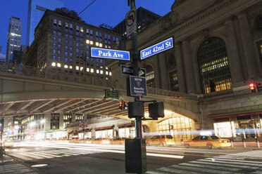 Street signs outside Grand Central Station, New York City, USA - ISF18190