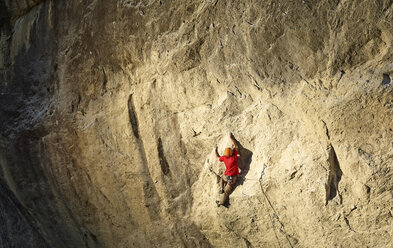 Austria, Innsbruck, Martinswand, man climbing in rock wall - CVF01000