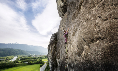 Austria, Innsbruck, Martinswand, woman climbing in rock wall stock photo