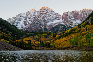 Maroon Bells, Maroon Lake, Aspen, Colorado, Vereinigte Staaten von Amerika - ISF18559