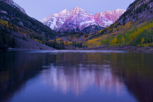 Maroon Bells, Maroon Lake, Aspen, Colorado, Vereinigte Staaten von Amerika - ISF18616