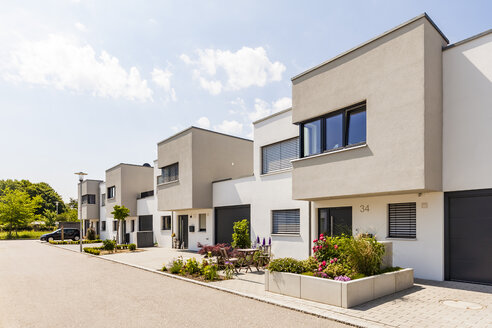 Germany, Bavaria, Neu-Ulm, modern one-family houses, efficiency houses - WDF04774