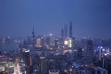 Stadtbild von Shanghai bei Nacht, China - ISF18733