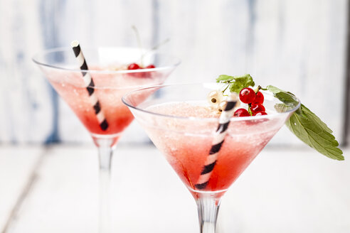 Frose, Rosen-Slushie mit roten Johannisbeeren - SBDF03715