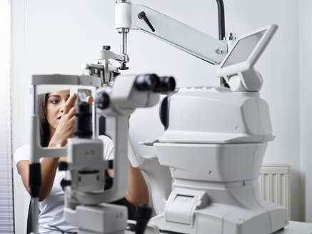 Optician, Young woman during eye test - CVF01031