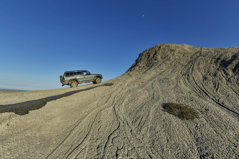 Azerbaijan, Gobustan, jeep at Gobustan National Park - FPF00189