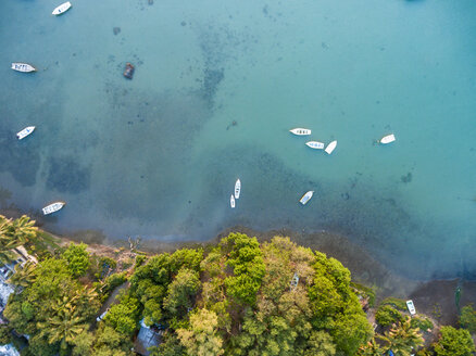 Mauritius, Riviere Noire, La Gaulette, Boote auf dem Wasser, Drohnenansicht - MMAF00435