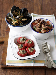 Stuffed peppers, peppered mussels and octopus - CUF43749
