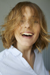 Portrait of laughing woman - PNEF00794