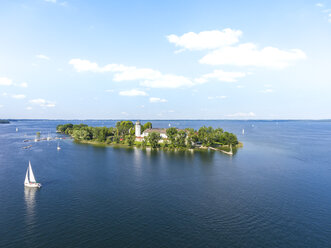 Deutschland, Bayern, Chiemsee, Luftaufnahme der Fraueninsel - MMAF00448