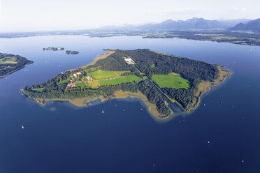 Germany, Bavaria, Chiemsee, Aerial view of Herreninsel, Krautinsel and Frauenchiemsee - MMA00454