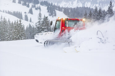 Snowcat clearing snow - MMAF00464