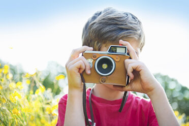 Boy taking photograph - ISF19307