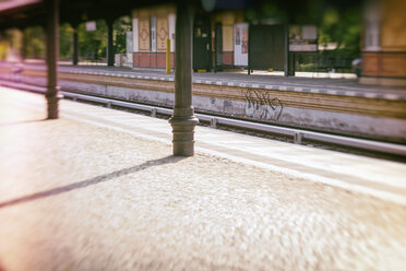 Germany, Berlin, empty railway station platform - CMF00833