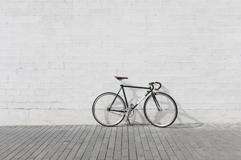 Racing cycle leaning against wall - JRFF01748