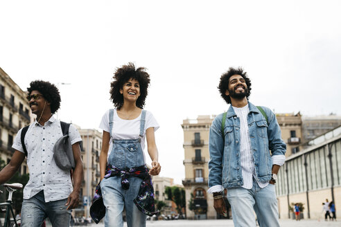 Spain, Barcelona, three friends walking together in the city - JRFF01766