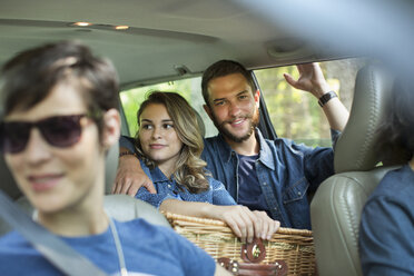 A group of people inside a car, two in the back seat and two in the front. - MINF04073