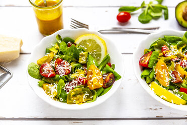 Lamb's lettuce with colorful tomato, avocado, parmesan and curcuma lemon dressing - SARF03877