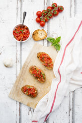 Bruschetta with tomato, basil, garlic and white breah - LVF07378