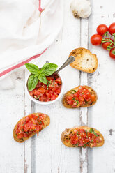 Bruschetta with tomato, basil, garlic and white breah - LVF07380