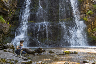 Father and daughter at Josefsthal waterfall - DIGF04718