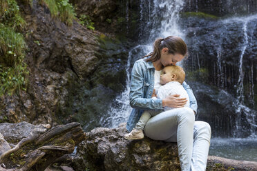 Mother and daughter at Josefsthal waterfall - DIGF04720