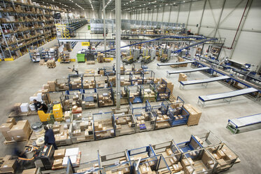 Assembled orders in distribution warehouse - CUF43814