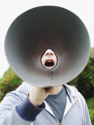 A man using a megaphone in the open air. - MINF04929