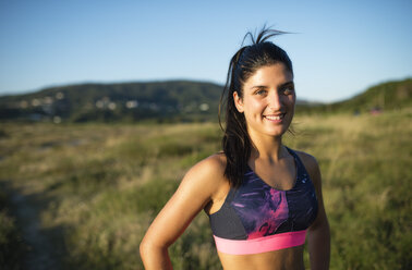 Portrait of a smiling jogger - RAEF02058