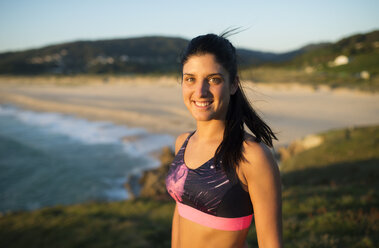 Portrait of an athlete woman in the evening, beach in the background - RAEF02067