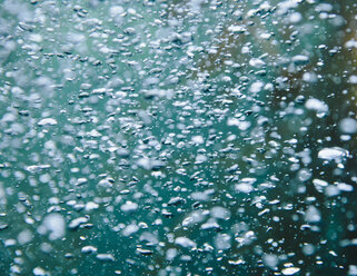 Nahaufnahme von Blasen im Aquariumwasser - MINF05550