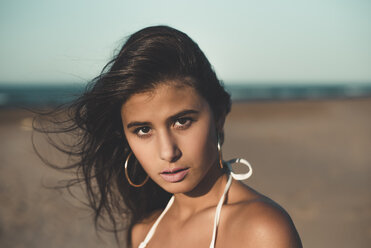 Portrait of teenage girl on the beach - ACPF00179