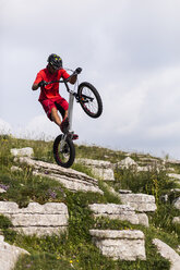 Acrobatic biker on trial bike - GIOF04105