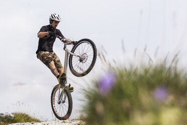 Acrobatic biker on trial bike - GIOF04108