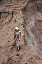 Spaceman exploring nameless planet - VPIF00440