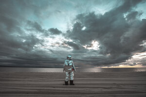 Lonely spaceman looking at lake on nameless planet - VPIF00460