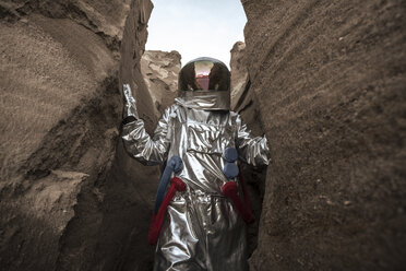 Spaceman exploring nameless planet, examining canyon - VPIF00482