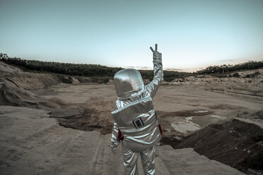 Spaceman making peace sign on a nameless planet - VPIF00500