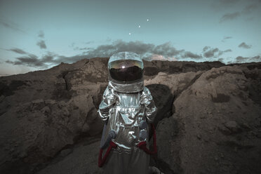 Spaceman exploring nameless planet - VPIF00504