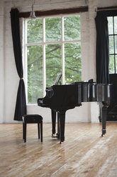 Grand Piano and Piano Stool in a rehearsal studio. - MINF06140