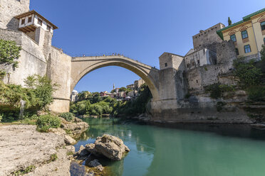Stari Most, eine osmanische Brücke aus dem 16. Jahrhundert über den Fluss Neretva in der Stadt Mostar - MINF06505